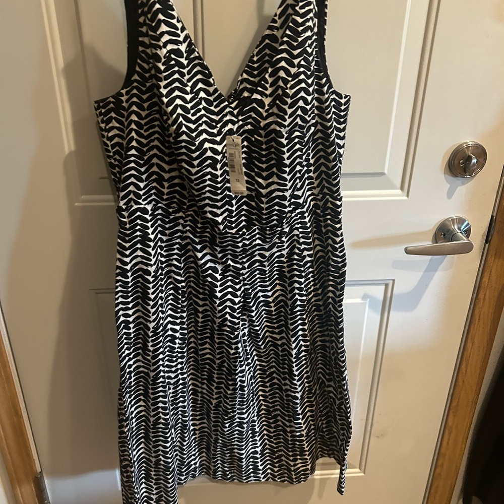 NWT East 5th Women’s Sz 12 Black & White Shift Double V Neck 100% Cotton - Picture 9 of 12